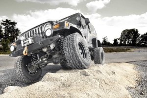 Jeep Wrangler Unlimited Suspension Lift Kit - Rough Country - 4 Inch N3-Series Kit - '04-'06